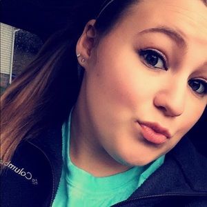 Meet your Posher, Alexis